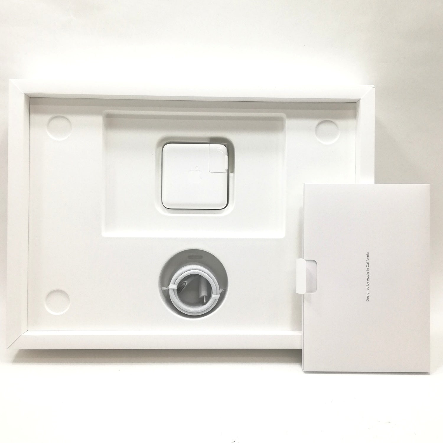 MacBook 中古 販売】MacBook Pro M3 / 14インチ / 2023 / 8GB / 512GB