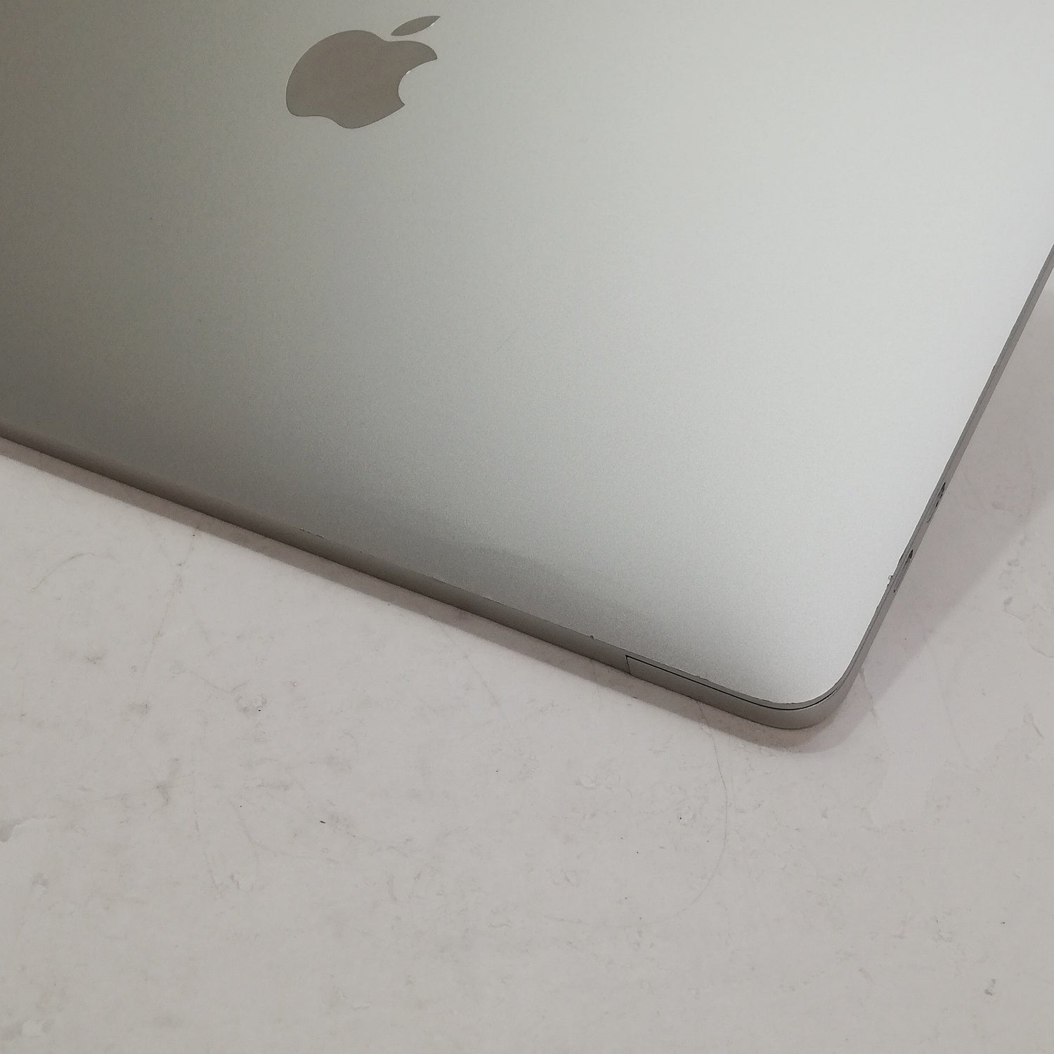 MacBook 中古 販売】MacBook Pro M2 / 13インチ / 2022 / 16GB / 256GB