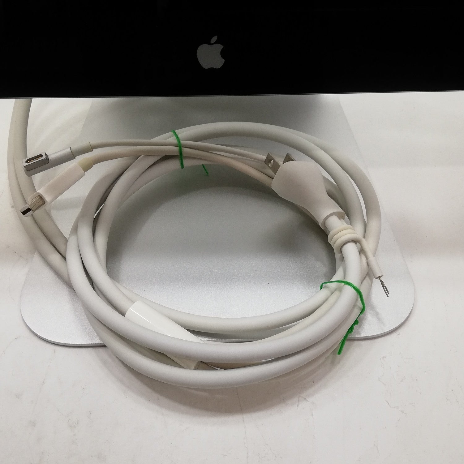 Thunderbolt 中古 販売】Thunderbolt Display / 27インチ / シルバー