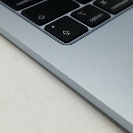 MacBook Air M4 / 13インチ / 2025 / 16GB / 256GB / スカイブルー / ランク:B / MC6T4J/A / 【中古品管理番号:41511】