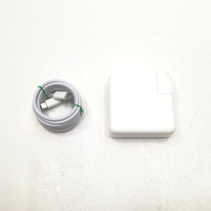 MacBook Pro M2 / 13インチ / 2022 / 16GB / 512GB / スペースグレイ / ランク:B / MNEJ3J/A / 【中古品管理番号:41515】