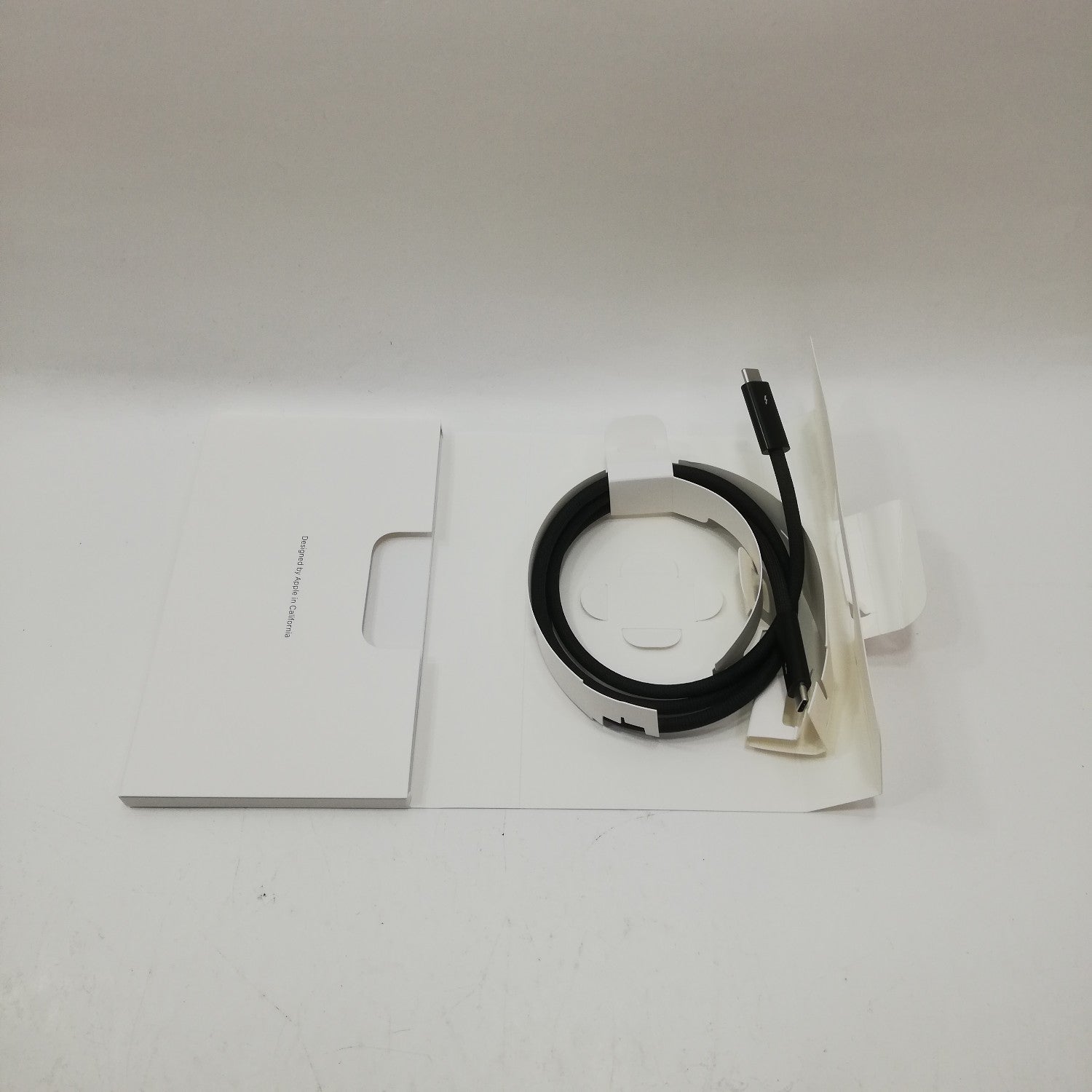 Studio 中古 販売】Studio Display 標準ガラス -VESAマウントアダプタ