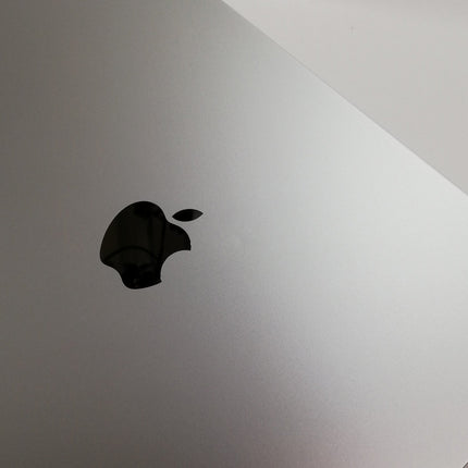 MacBook Air M2 / 13インチ / 2022(2024) / 16GB / 256GB / シルバー / ランク:B / MC7V4J/A / 【中古品管理番号:41540】