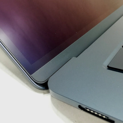 MacBook Air M4 / 15インチ / 2025 / 16GB / 256GB / ミッドナイト / ランク:B / MW1L3J/A / 【中古品管理番号:41547】