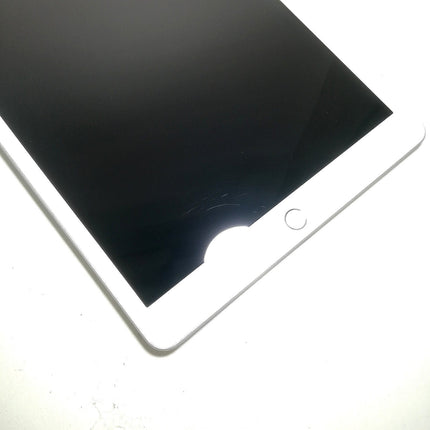 iPad 第8世代 Wi-Fi / 10.2インチ / 2020 / 32GB / シルバー / ランク:B / MYLA2J/A / A2270 【中古品管理番号:41590】