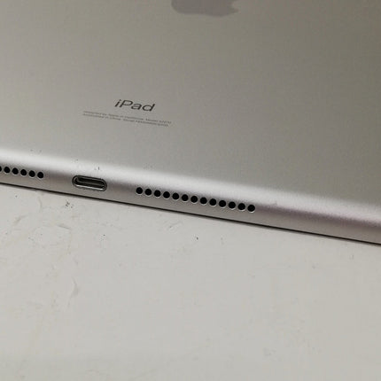 iPad 第8世代 Wi-Fi / 10.2インチ / 2020 / 32GB / シルバー / ランク:B / MYLA2J/A / A2270 【中古品管理番号:41604】