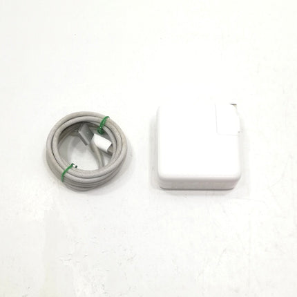 MacBook Pro M3 Pro / 14インチ / 2023 / 18GB / 512GB / シルバー / ランク:C / MRX63J/A / 【中古品管理番号:41606】