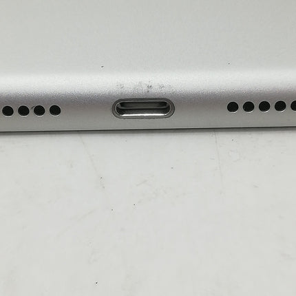 iPad / Wi-Fiモデル / 10.2インチ / 第8世代 / 2020 / 32GB / シルバー / ランク:B / MYLA2J/A / A2270 【中古品管理番号:41617】