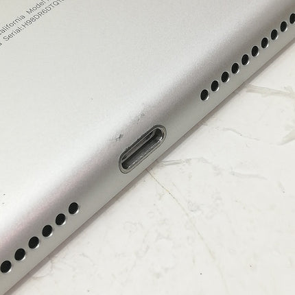 iPad / Wi-Fiモデル / 10.2インチ / 第8世代 / 2020 / 32GB / シルバー / ランク:B / MYLA2J/A / A2270 【中古品管理番号:41618】