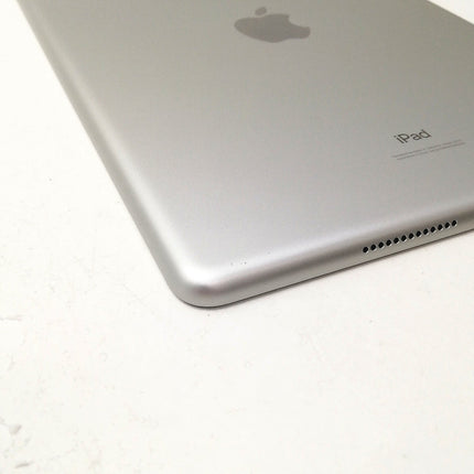 iPad 第8世代 Wi-Fi / 10.2インチ / 2020 / 32GB / シルバー / ランク:B / MYLA2J/A / A2270 【中古品管理番号:41621】