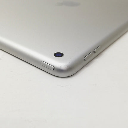 iPad 第8世代 Wi-Fi / 10.2インチ / 2020 / 32GB / シルバー / ランク:B / MYLA2J/A / A2270 【中古品管理番号:41657】