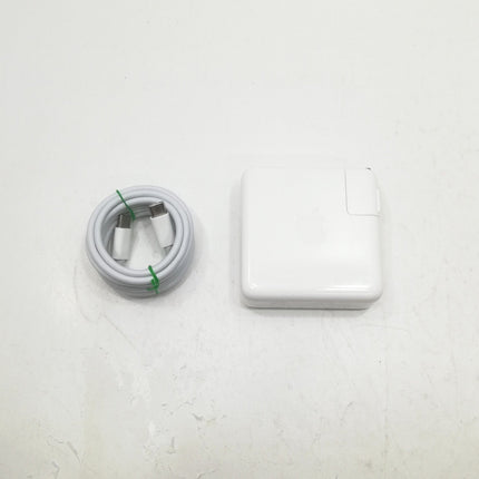MacBook Pro M1 / 13インチ / Mid2020 / 8GB / 256GB / シルバー / ランク:B / MYDA2J/A / 【中古品管理番号:41811】