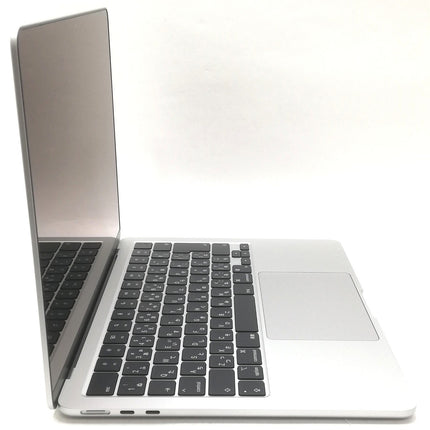 MacBook Air M2 / 13インチ / 2022(2024) / 16GB / 256GB / シルバー / ランク:A / MC7V4J/A / 【中古品管理番号:41819】