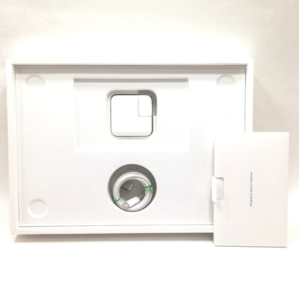 MacBook Air M2 / 13インチ / 2022(2024) / 16GB / 256GB / スターライト / ランク:A / MC7W4J/A / 【中古品管理番号:41822】