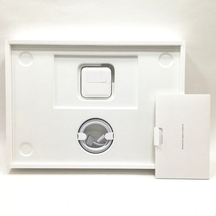 MacBook Air M2 / 13インチ / 2022(2024) / 16GB / 256GB / シルバー / ランク:A / MC7V4J/A / 【中古品管理番号:41827】
