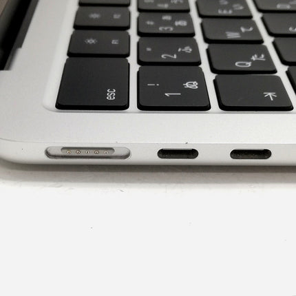 MacBook Air M4 / 13インチ / 2025 / 16GB / 512GB / シルバー / ランク:C / MW0X3J/A / 【中古品管理番号:41833】
