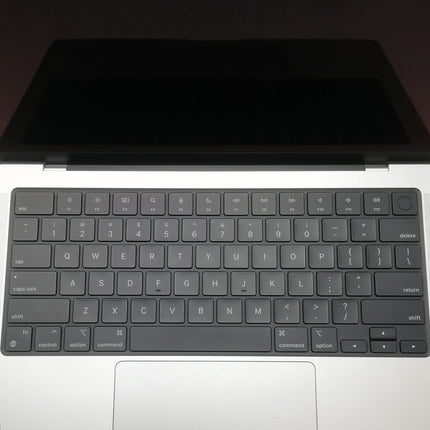 MacBook Pro M3 Pro / 14インチ / Nov 2023 / 36GB / 1TB / シルバー / ランク:B / MRX63J/A / 【中古品管理番号:41999】