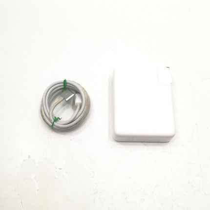MacBook Pro M3 Pro / 16インチ / Nov 2023 / 36GB / 1TB / シルバー / ランク:B / MRW43J/A / 【中古品管理番号:42023】