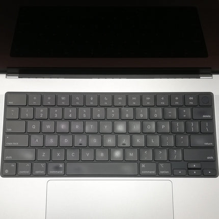 MacBook Pro M3 Pro / 16インチ / Nov 2023 / 36GB / 1TB / シルバー / ランク:B / MRW43J/A / 【中古品管理番号:42023】