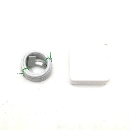 MacBook Pro M3 Pro / 14インチ / Nov 2023 / 36GB / 1TB / シルバー / ランク:B / MRX63J/A / 【中古品管理番号:42029】