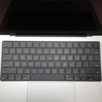 MacBook Pro M3 Pro / 14インチ / Nov 2023 / 36GB / 1TB / シルバー / ランク:B / MRX63J/A / 【中古品管理番号:42031】