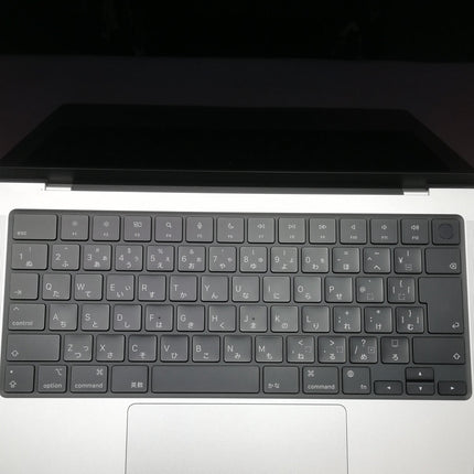 MacBook Pro M3 / 14インチ / Nov 2023 / 8GB / 512GB / シルバー / ランク:B / MR7J3J/A / 【中古品管理番号:42301】