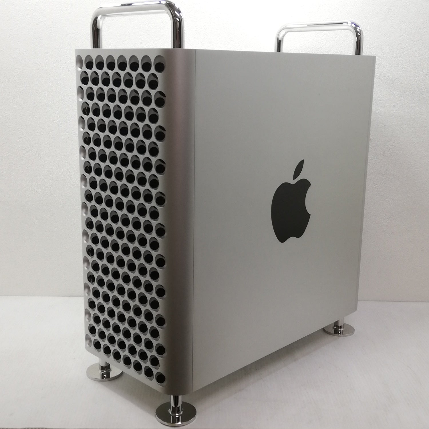 【決算特価！】Mac Pro / 2019 / 96GB / 1TB / シルバー / ランク:C / Z0W3 / 【中古品管理番号:42338】