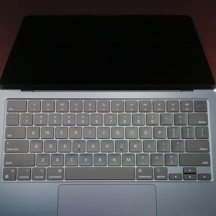 MacBook Air M3 / 13インチ / 2024 / 24GB / 512GB / ミッドナイト / ランク:B / MRXV3J/A / A3113 【中古品管理番号:42485】