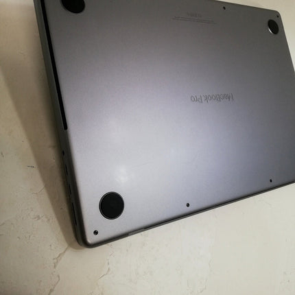 MacBook Pro M1 Pro / 14インチ / 2021 / 32GB / 1TB / スペースグレイ / ランク:C / MKGQ3J/A / 【中古品管理番号:42561】