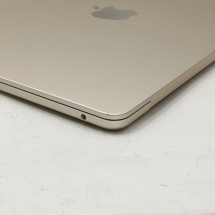 MacBook Air M2 / 13インチ / 2022 / 8GB / 256GB / スターライト / ランク:C / MLY13J/A / A2681 【中古品管理番号:42650】