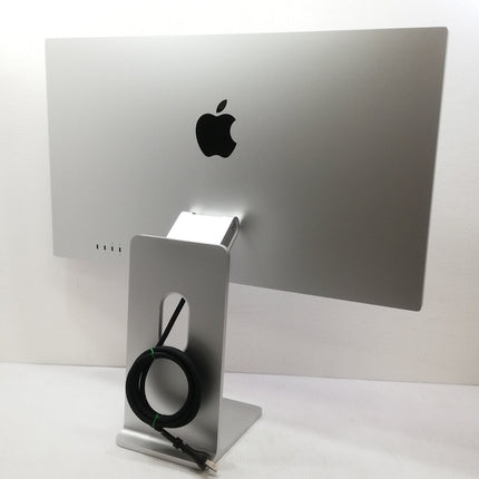 Studio Display Nano-textureガラス - 傾きと高さを調整できるスタンド / 27インチ / 2026 / / シルバー / ランク:A / MFF04J/A / 【中古品管理番号:42839】