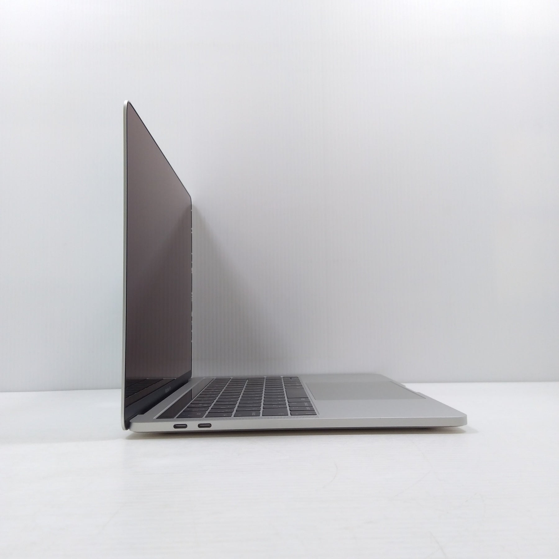 MacBook Pro M1  512GB 13インチモデル\nシルバー