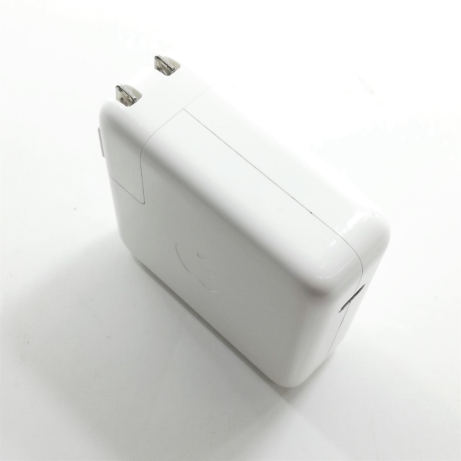 中古品】Apple 61W USB-C電源アダプタ [A_MNF72J/A] – 秋葉館
