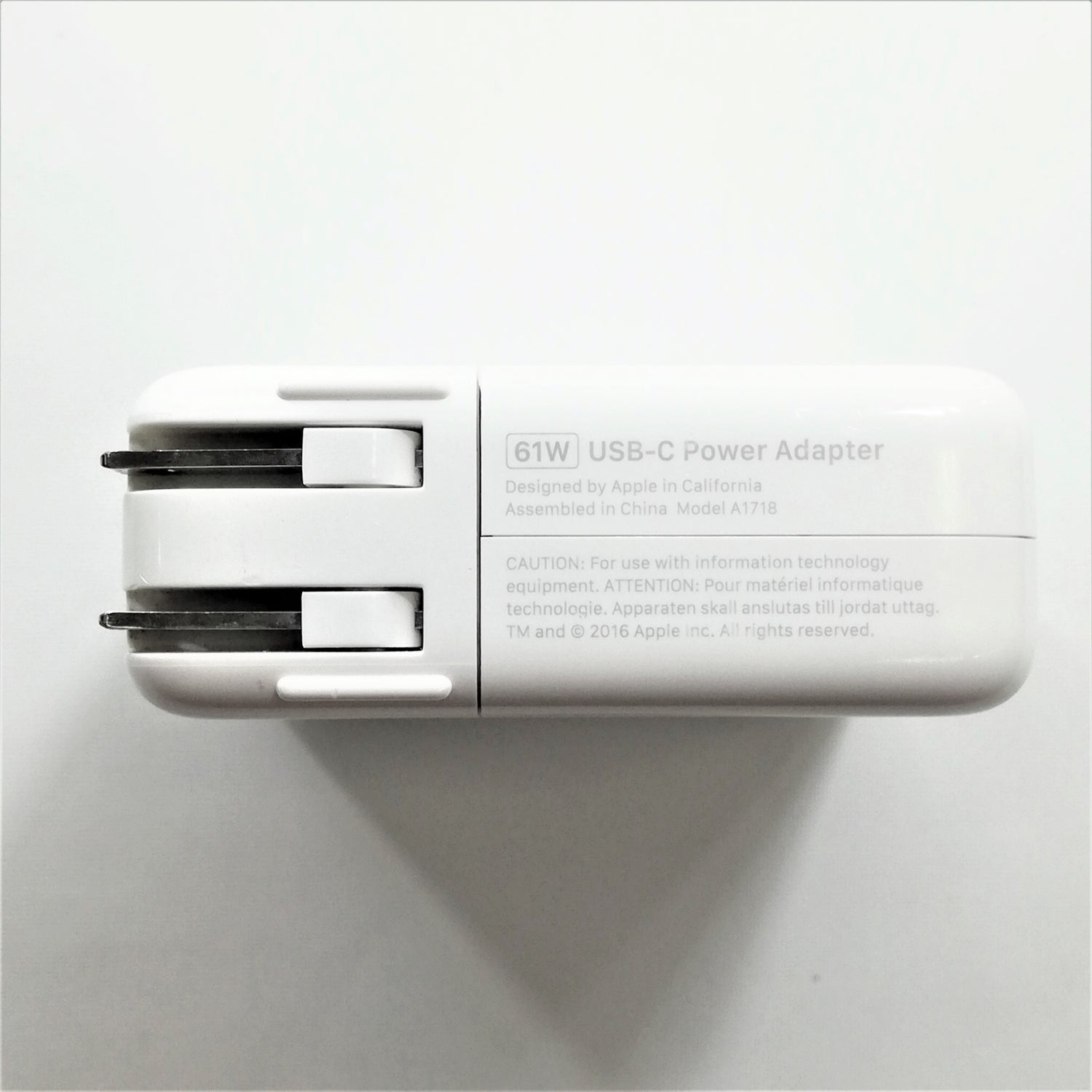 Apple 61W USB-C 電源 アダプタ MRW22LL A - PC用ACアダプター