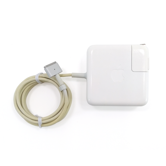 MacBook Air 13インチ シルバー 本体 電源アダプタ付 MacBook Air 13インチ シルバー 本体 電源アダプタ付