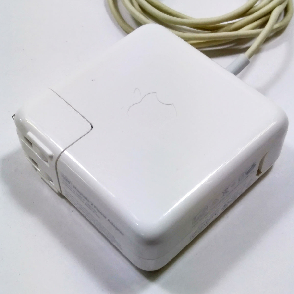 中古品】Apple 60W MagSafe 2電源アダプタ [A_MD565J/A] – 秋葉館